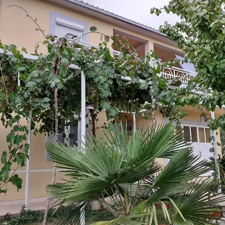 Guest house La Hacienda Dd *