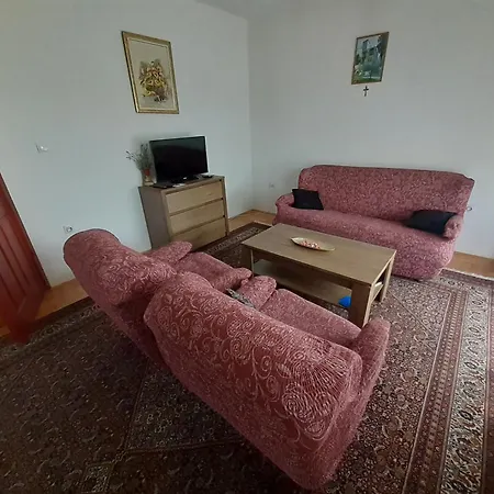 Konukevi La Hacienda Dd